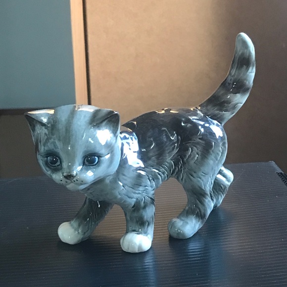 Vintage Porcelain Goebel Gray Tabby Cat Figurine West Germany 5 1/2 High - Picture 1 of 7